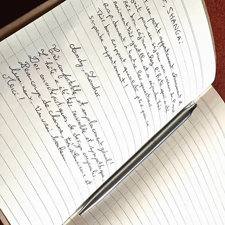 Romantic - Hyper Center - Quiet - Bright * פריז