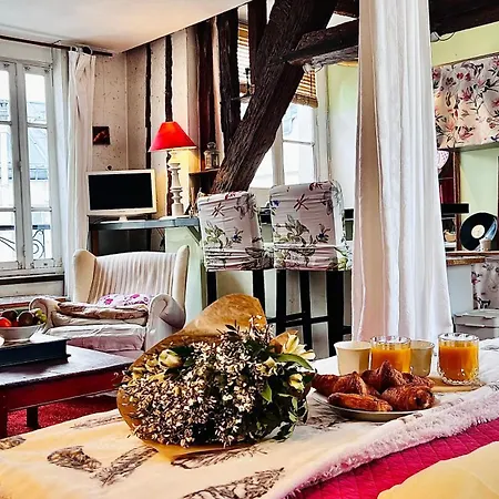 Romantic - Hyper Center - Quiet - Bright * פריז